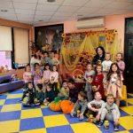 Децата от 3 А група „Мечо Пух“ внесоха цветовете на есента в едно бурканче!